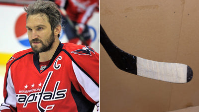 Alexander Ovechkin im Capitals-Trikot neben der originalen Crazy-Ovi-Kelle von CCM