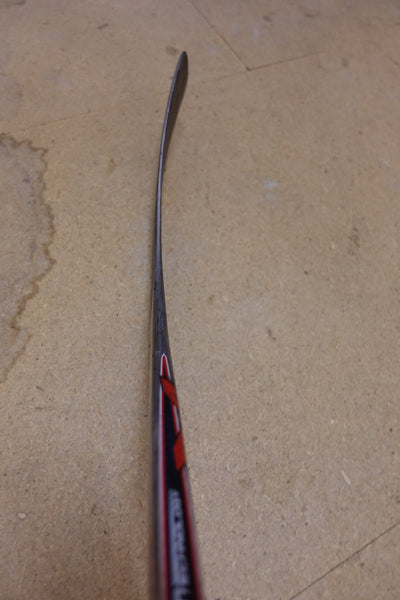 Blade profile of Patrick Kane's original pro stock curve seen from the side