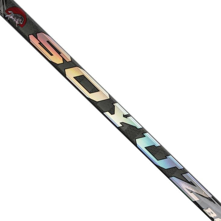 SOYUZ CLASSIC SPR hockey stick shaft detail – holographic carbon finish