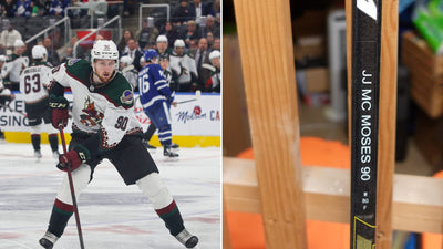 JJ Moser im Coyotes-Trikot neben seinem CCM Pro-Stock-Schläger mit dem Aufdruck JJ MC MOSES 90