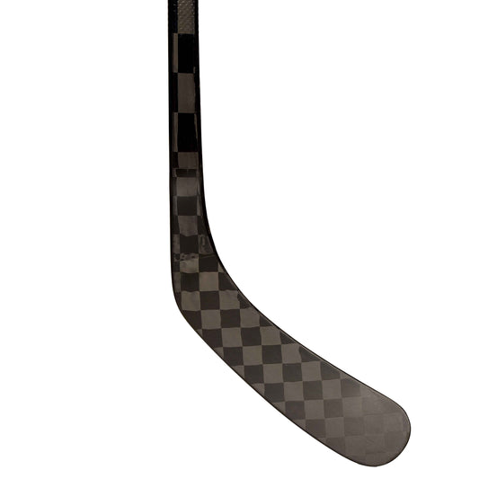 Nahaufnahme der Kelle des ABSHockey Blackstick aus Carbon mit schwarzem Checkered-Design.