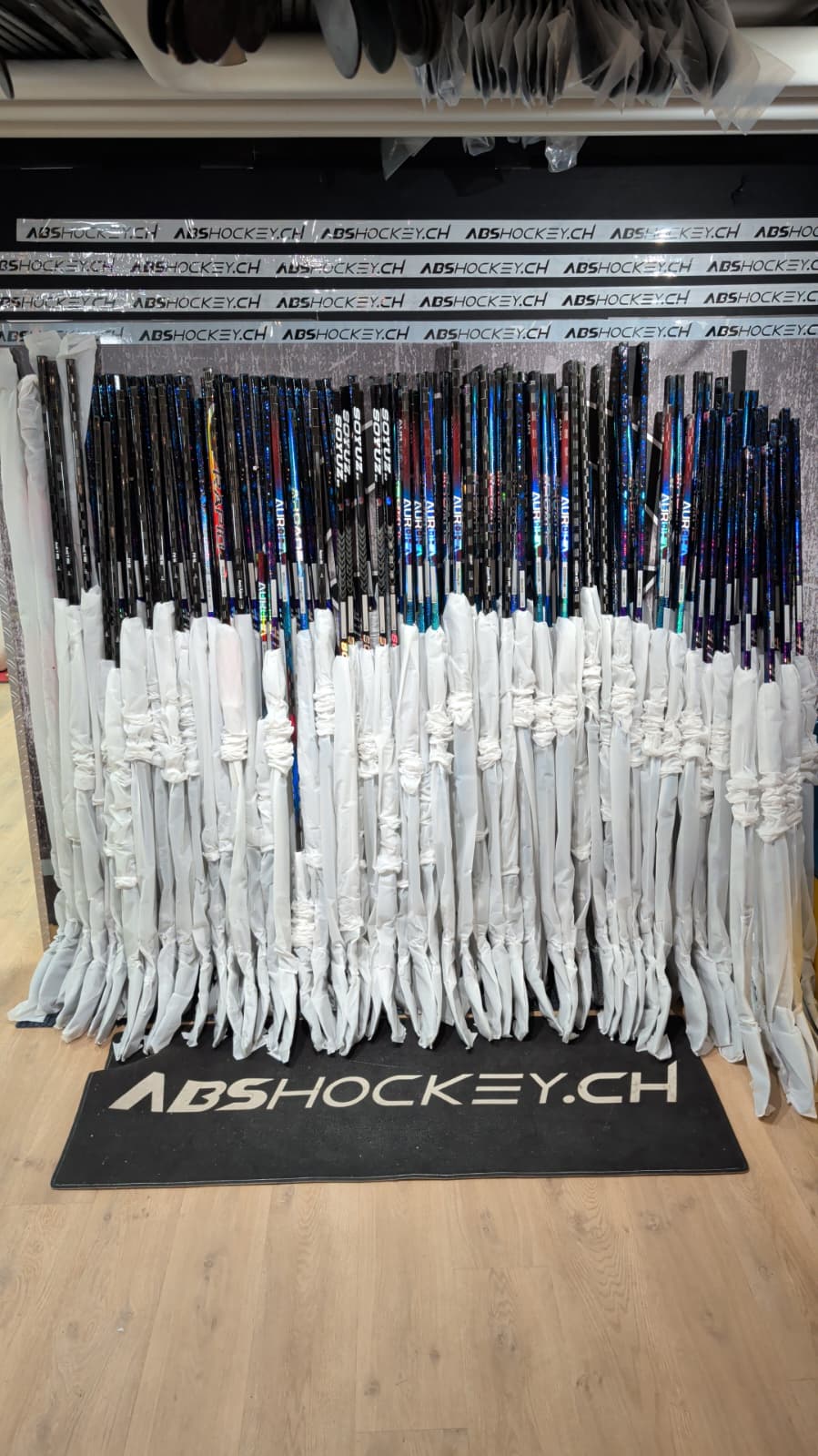 SOYUZ Eishockeyschläger: AURORA · HIT GRIT · STD PRO · MASTER FRST – Custom-Sticks mit Namensbedruckung plus Nachschub HIT GRIT fürs Lager