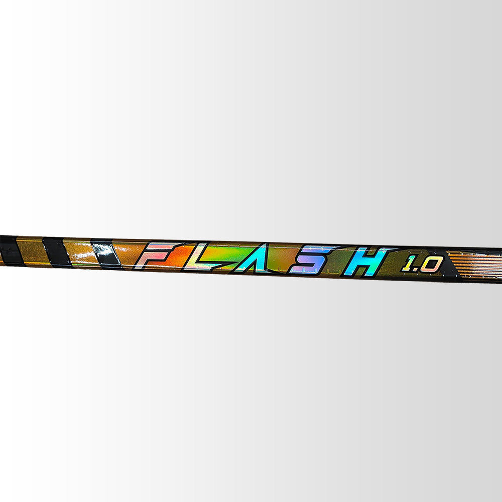 Flash 1.0 Schaft-Detail – Close-Up des einzigartigen Flash Designs mit reflektierendem Finish, ABSHockey Stick