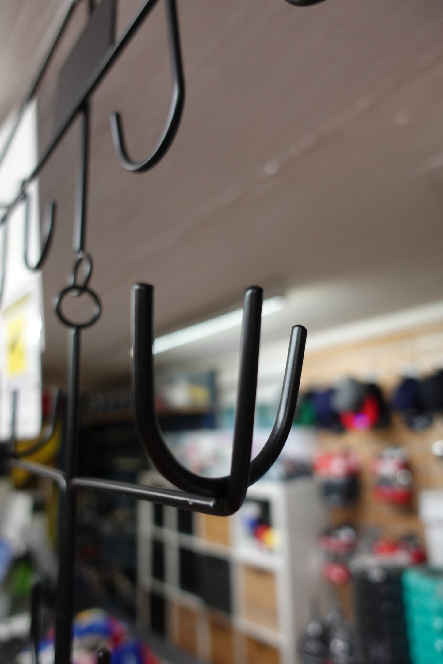 ABSHockey Equipment Hanger – der stabile Kleiderbügel für deine komplette Eishockeyausrüstung