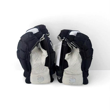 SOYUZ HIT GRIT ice hockey gloves in black – palm view