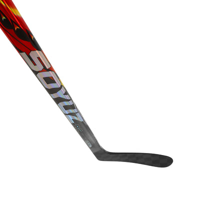 SOYUZ RAPID hockey stick hosel detail – holographic red carbon finish